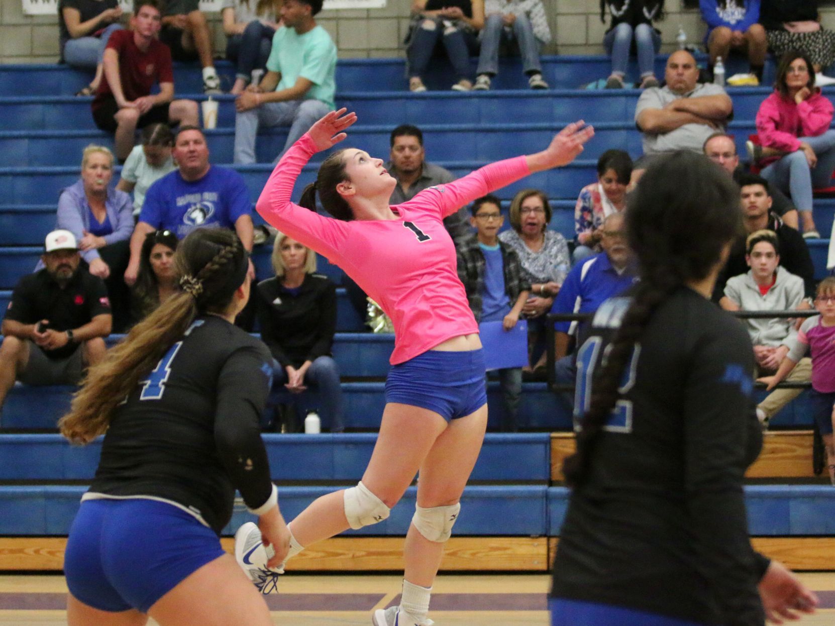 Huskies show heart in loss to Monarchs on Senior Night